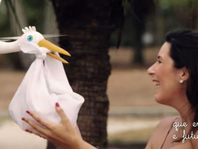 DOVE TRANSFORMA DRONE EM CEGONHA PARA ENTREGAR NOVO “FILHO” DA MARCA