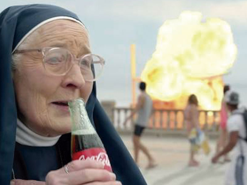 Coca-Cola ajuda pessoas sem sorte em anúncio