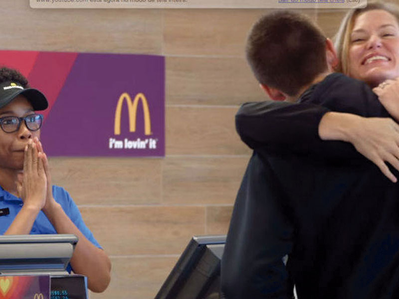 McDonald’s vai aceitar selfies e abraços como pagamento