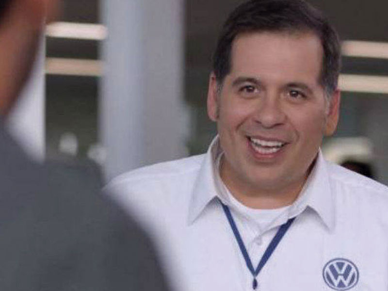 Falta de piadas vira piada em ação da VW com Leandro Hassum