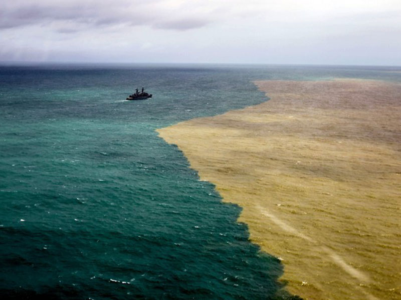 Internautas associam imagem de lama no mar a logo da Vale
