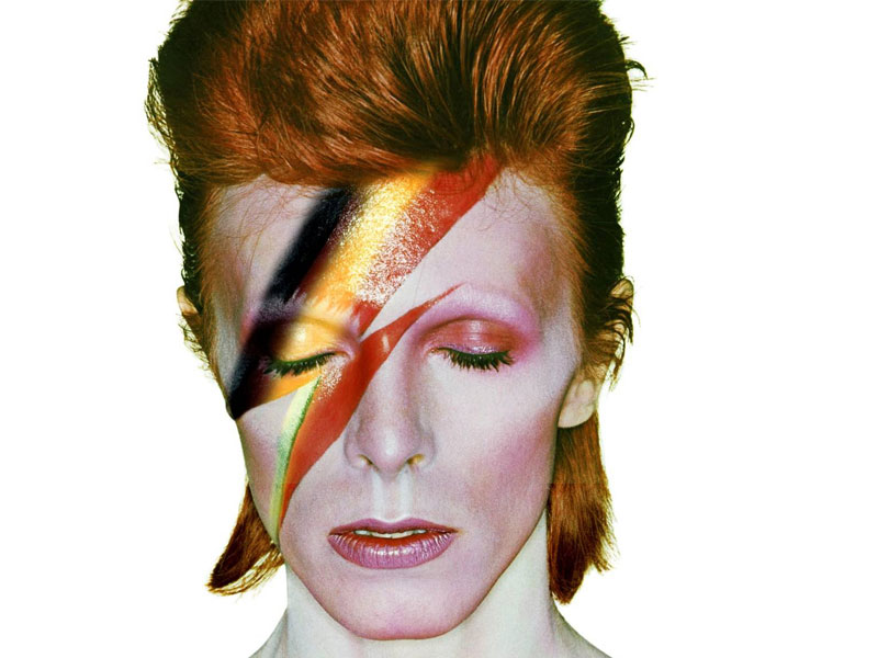 Site mostra o que David Bowie fazia quando tinha sua idade