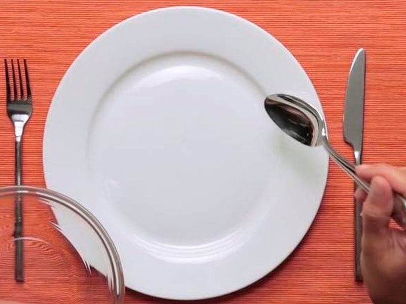 Campanha fala sobre a fome satirizando vídeos de receita