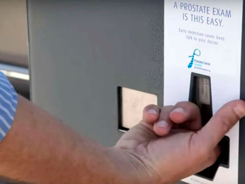 Curiosa, ação incentiva homens a fazerem o exame de próstata