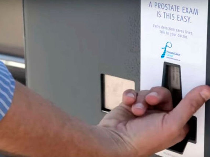 Curiosa, ação incentiva homens a fazerem o exame de próstata